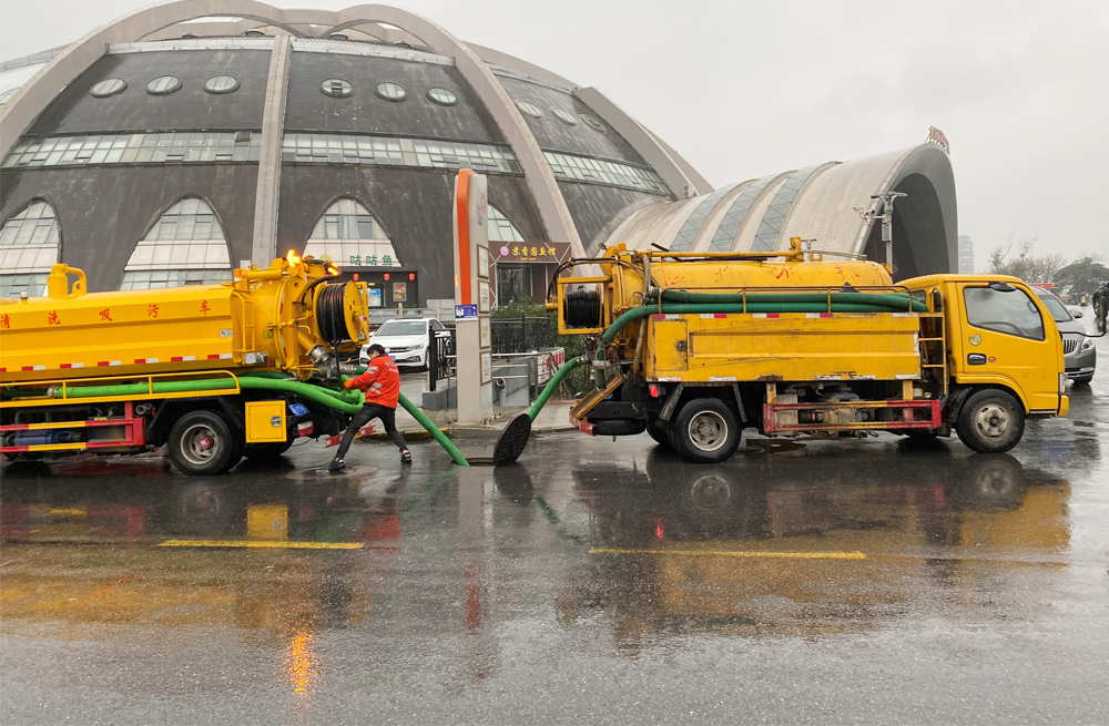 青马商场管道清淤