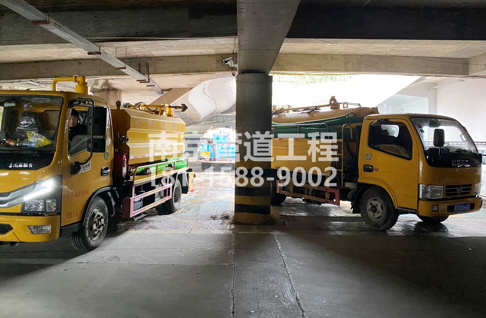 274青马商场地下室化粪池清理