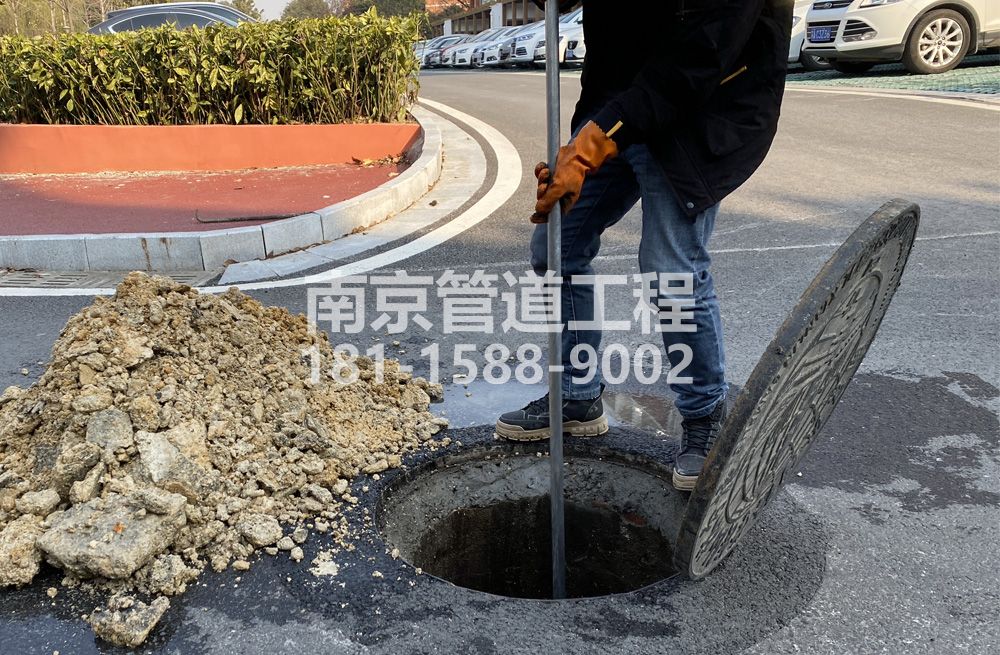 306青马管道油块清理