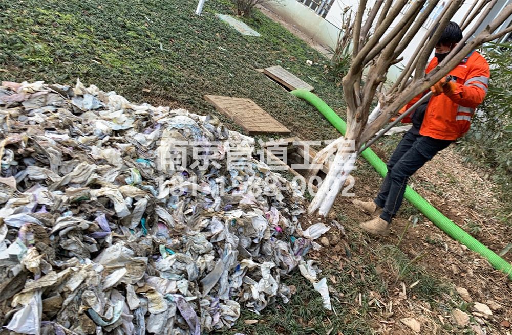 315青马化粪池垃圾清理